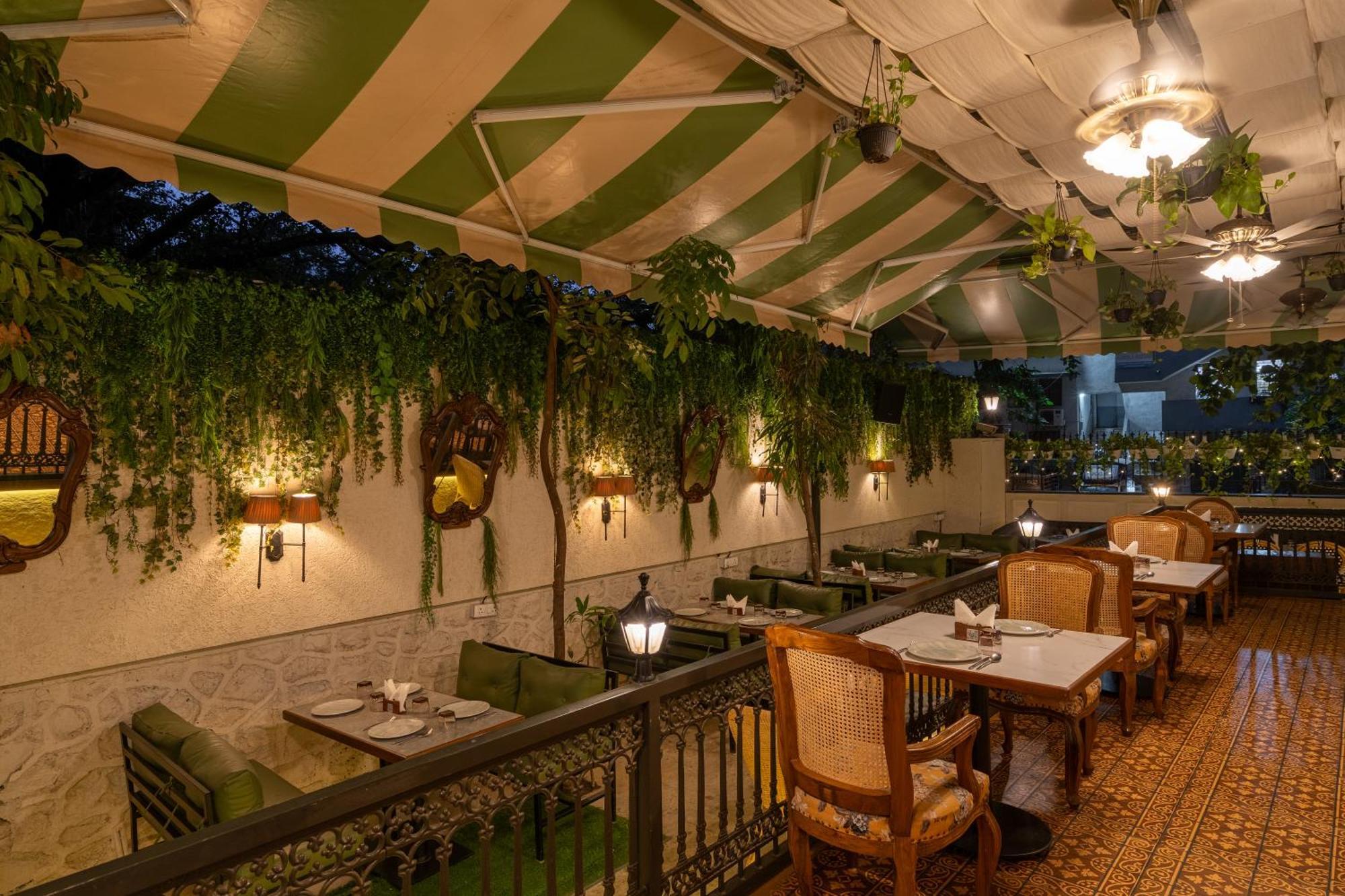 Arnna Hotel - Goregaon Мумбай Екстериор снимка